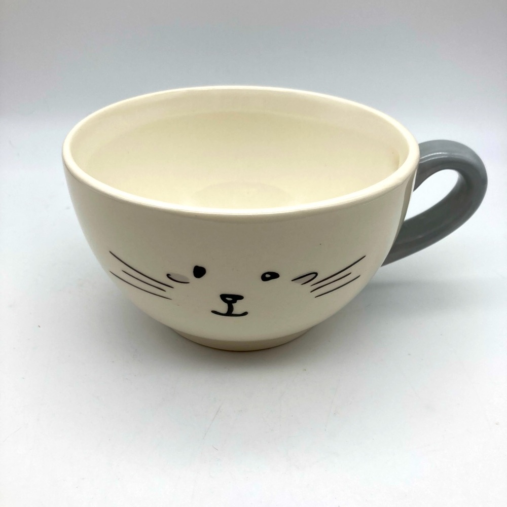10 STRAWBERRY STREET Coffee Cup Big Mug White Cat Face Gray Handle 10 oz Latte